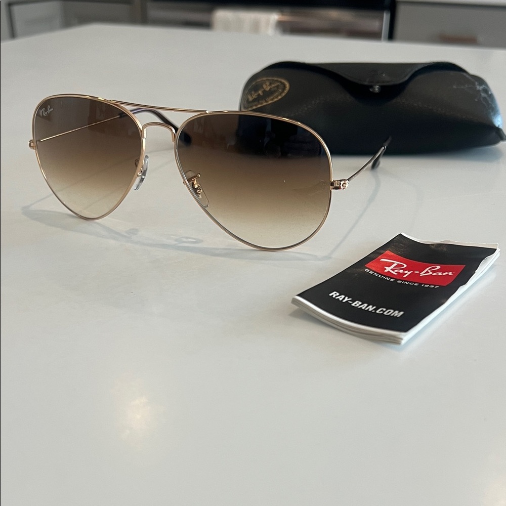 Ray-Ban Classic Gold Aviator Sunglasses polarized